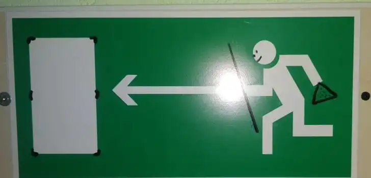 Экономный подход: Бюджетная, но эффективная реклама бильярдной.