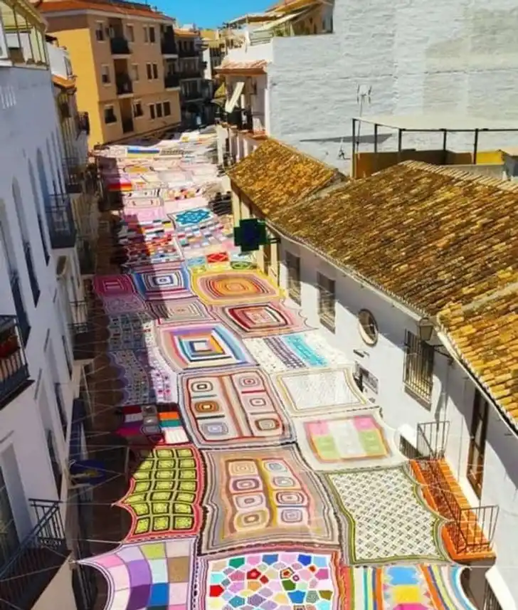 Тенты на улицах: 