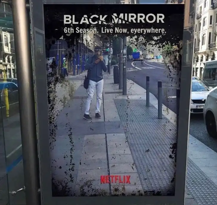 Креатив сериального мира: Захватывающая реклама сериала "Черное зеркало".