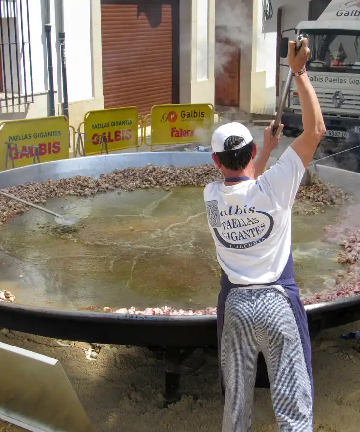 Гигантская паэлья на городских праздниках