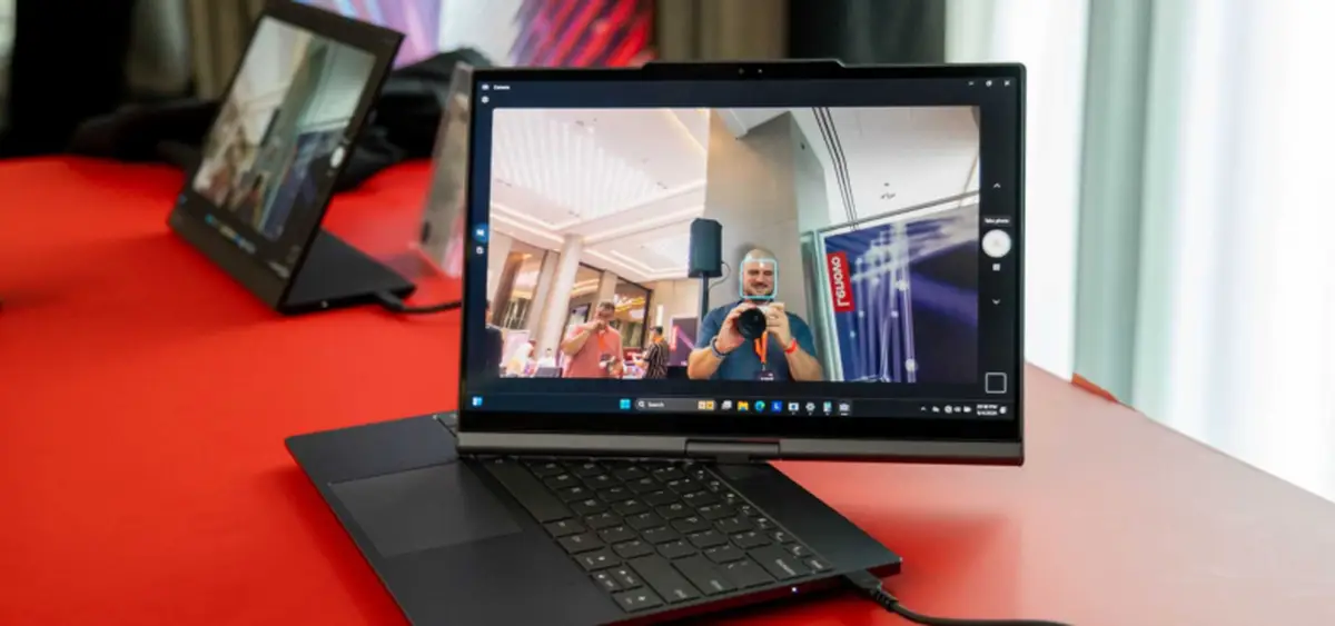 Ноутбук будущего: экран, который движется за тобой