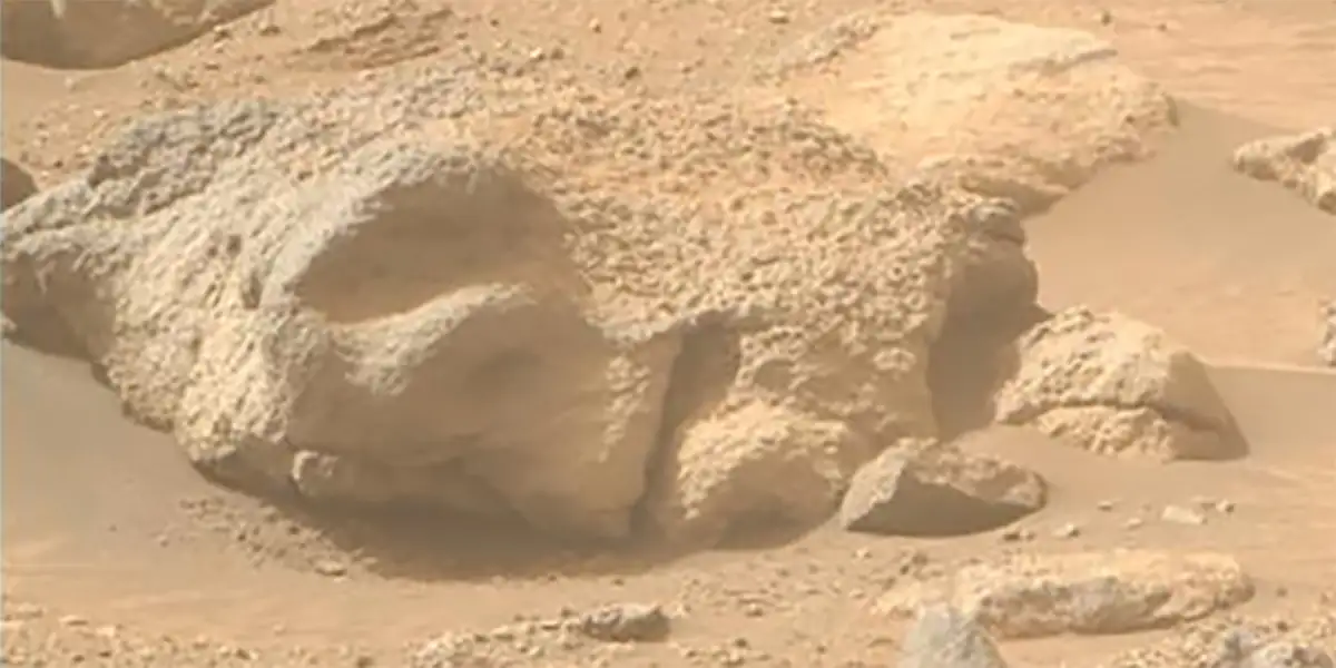 Грустное лицо на Марсе