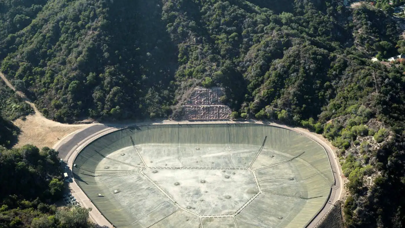 Пожар в Лос-Анджелесе: слезы, злорадство и теории заговора