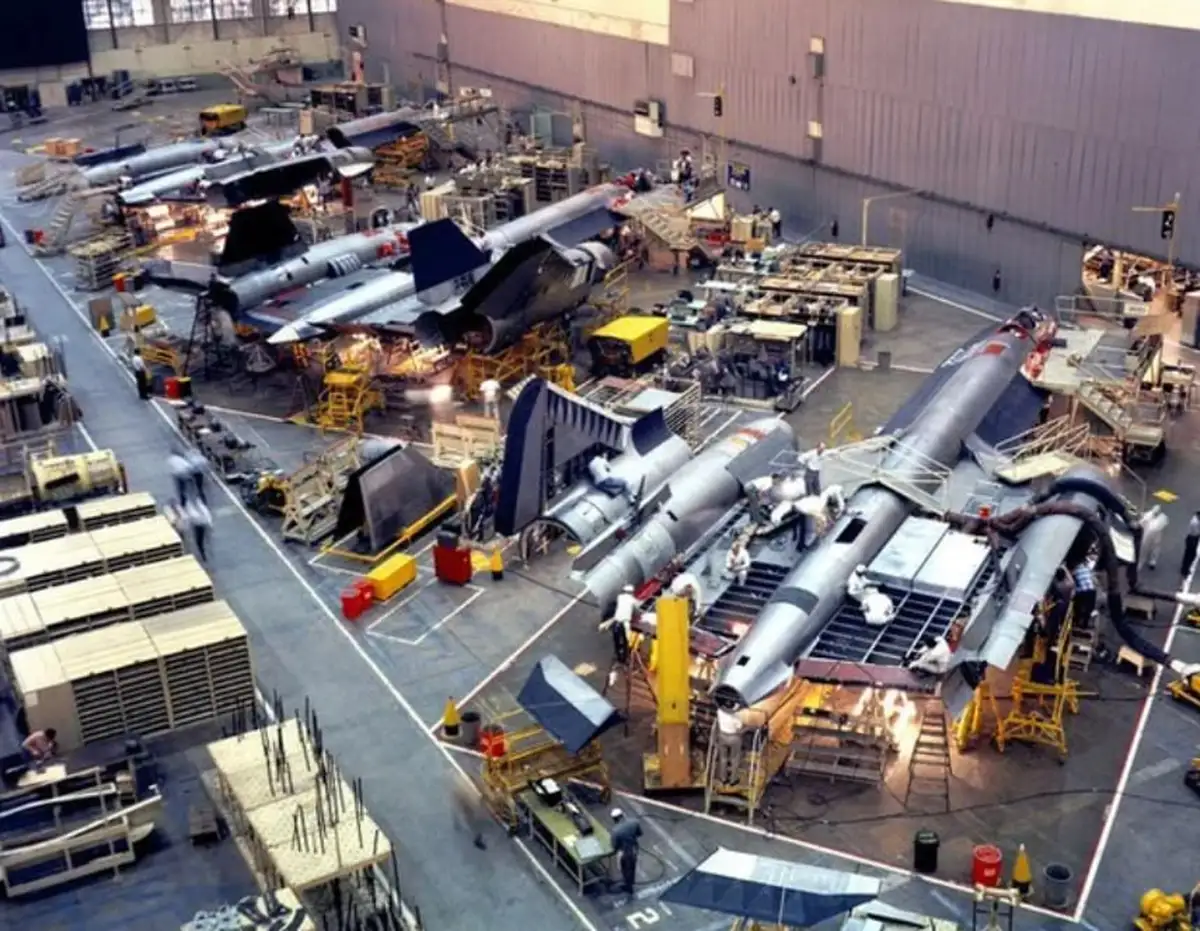 SR-71 Blackbird — самолет, который стал легендой авиации и символом технического превосходства 2 6 1