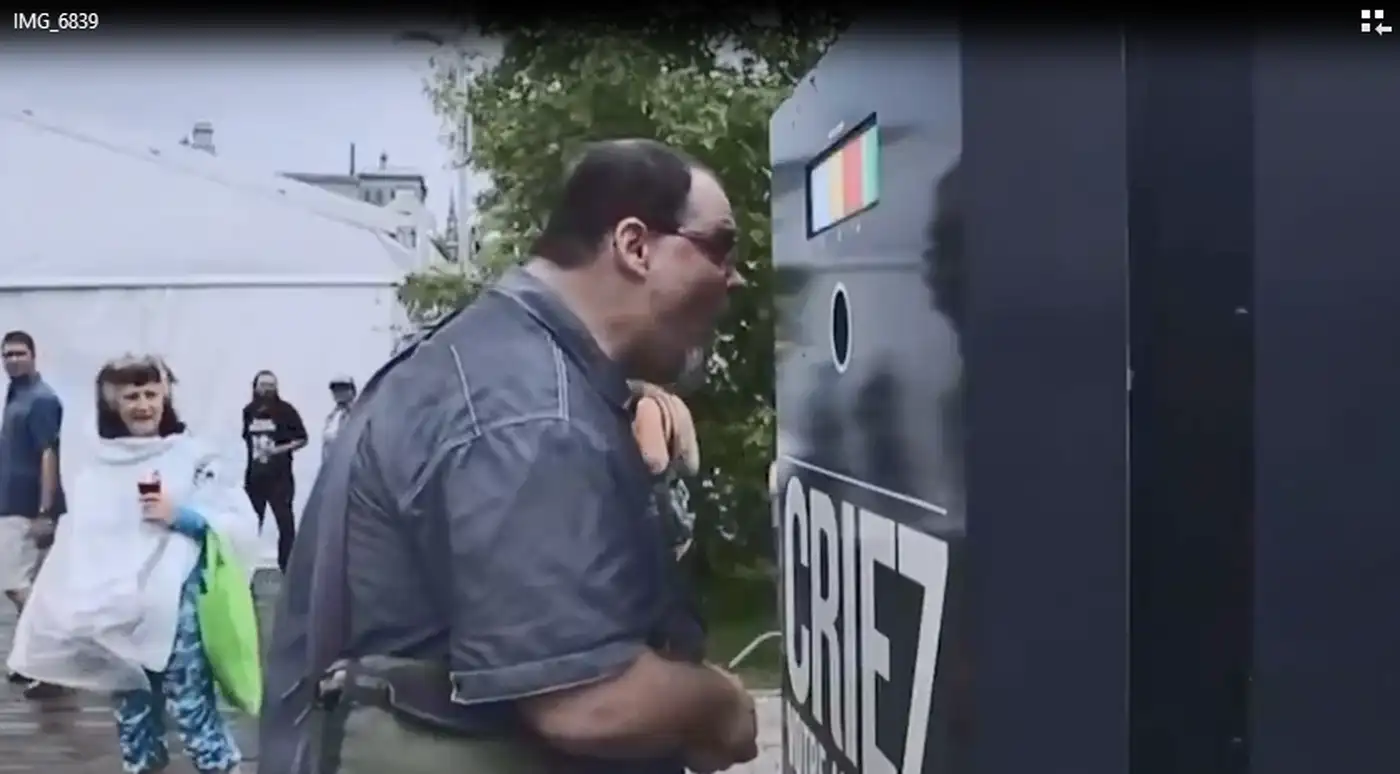 Автомат, який роздає пиво за крик: новий рівень розваг у Канаді