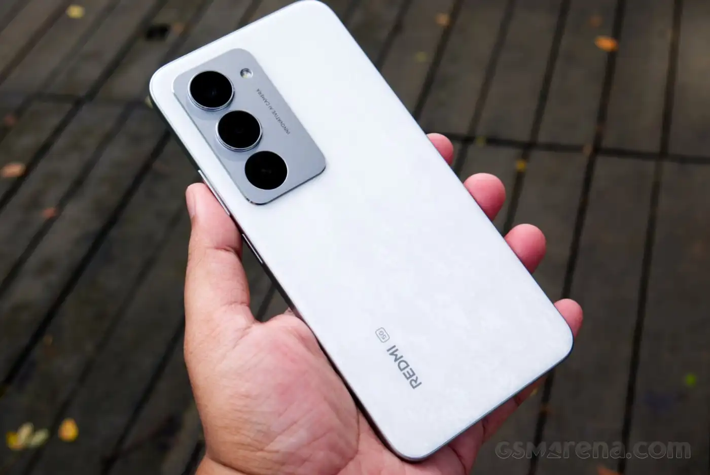 Redmi 15 5G: доступный гигант с батареей на 7000 мА·ч