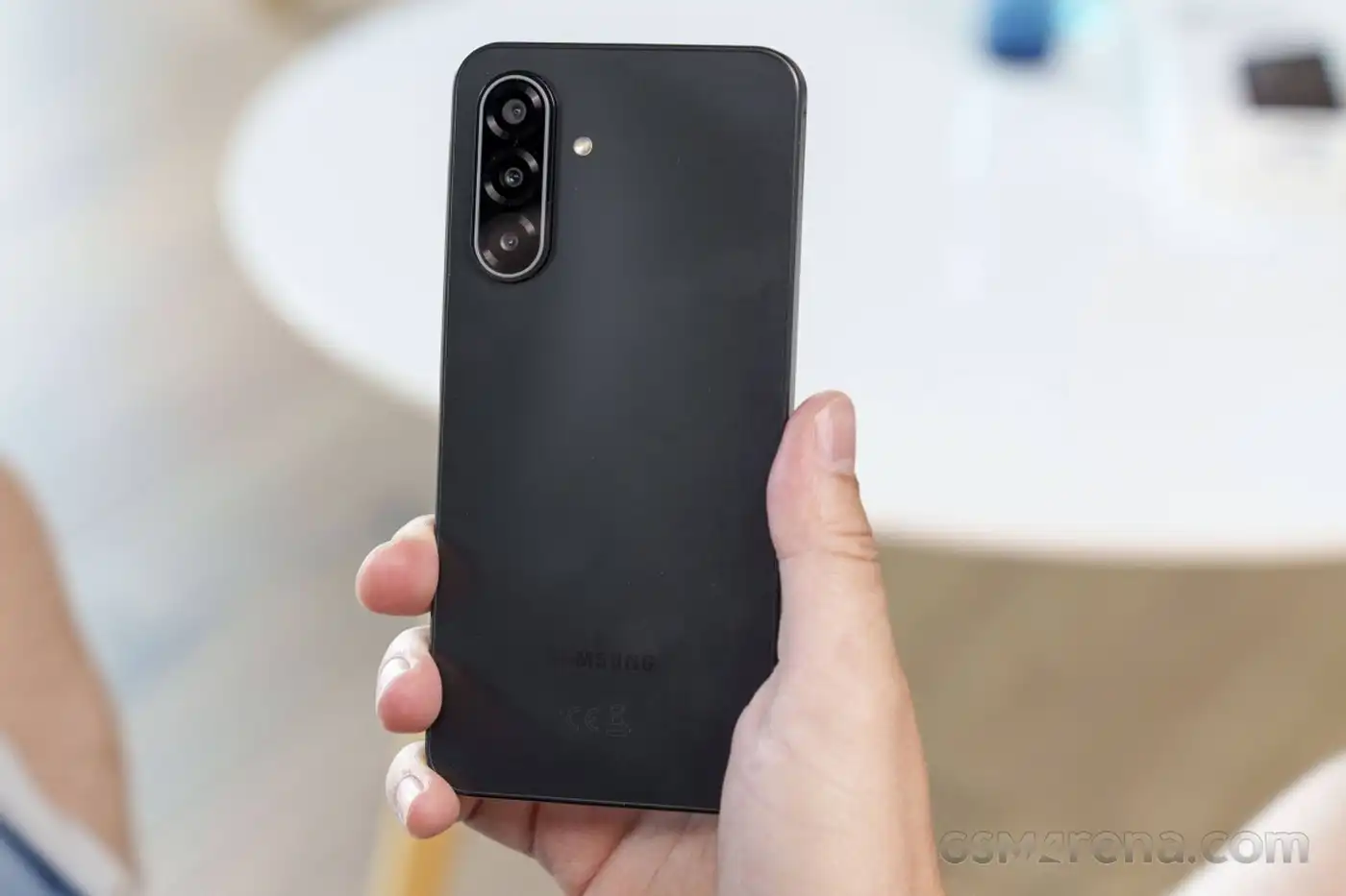 Samsung готовит Galaxy F17: близнец A17 с тонким корпусом