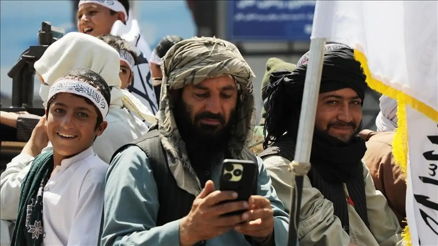 Афганистан без связи: как талибы закрыли интернет и страну