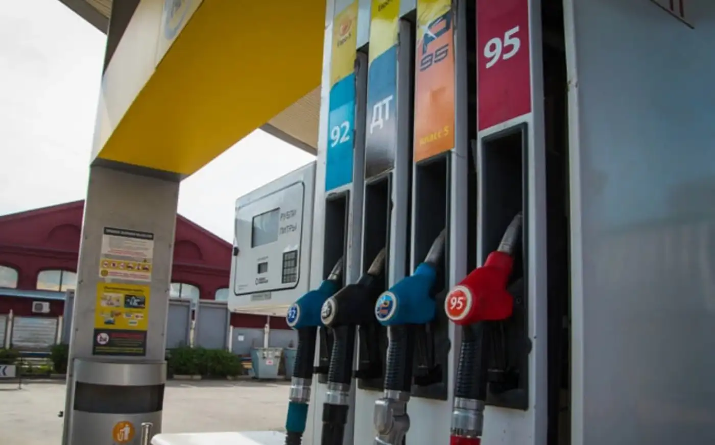 На российских АЗС стали массово разбавлять бензин