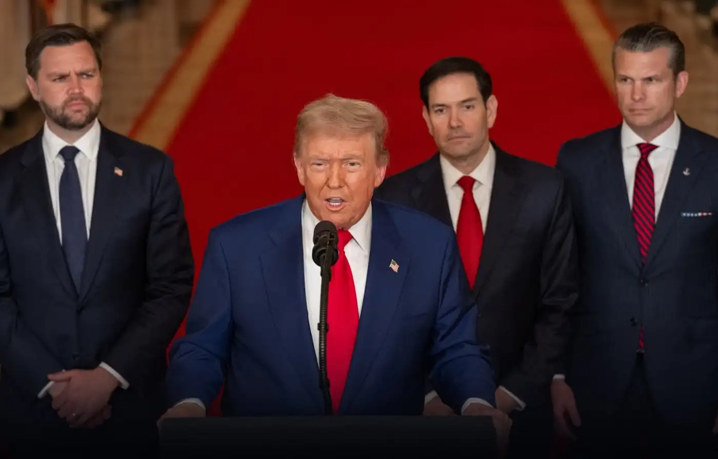 В США осколки снаряда посекли машины из кортежа Джей Ди Вэнса