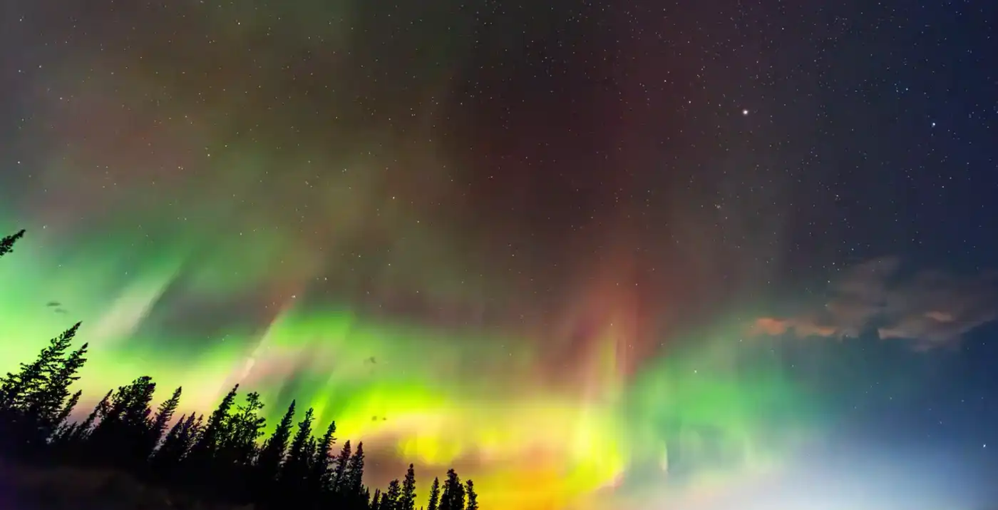 Редкое сияние над Канадой